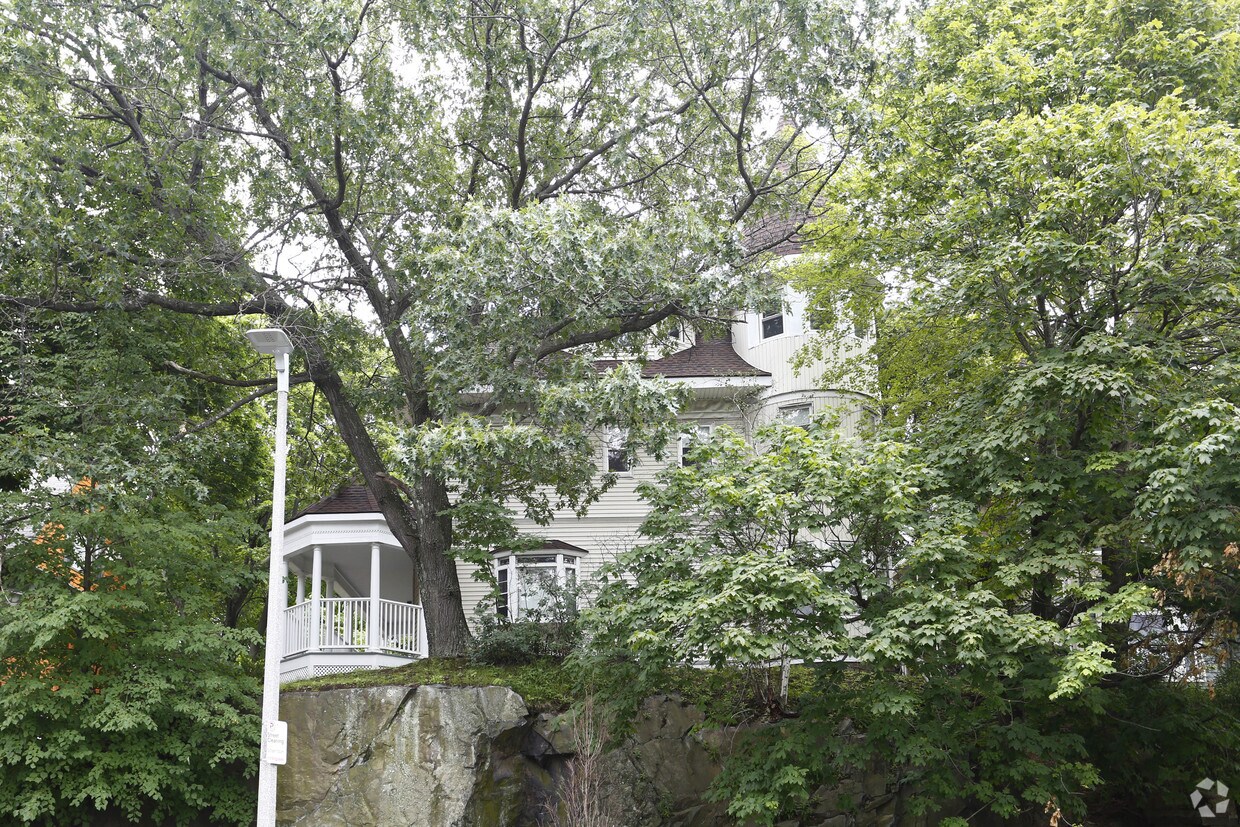 Foto del edificio - 592 Cambridge St