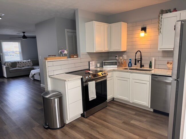 Building Photo - 135 Albany St