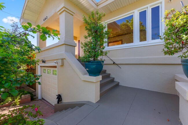 Foto del edificio - Classic 3bed/2bath Home Near Lake Merritt with Fresh Updates
