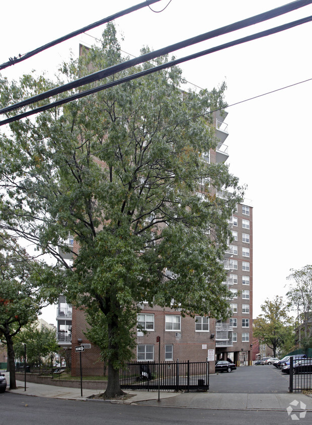 Street View - Oak Towers