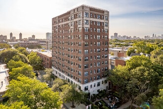 Building Photo - 1325 W Wilson Ave
