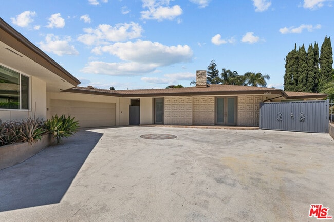 Building Photo - 10421 Beckford Ave