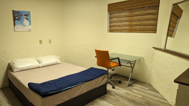 Foto del edificio - 163 Gifford Ave