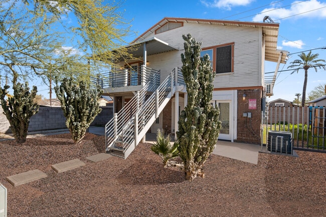 Building Photo - North 9