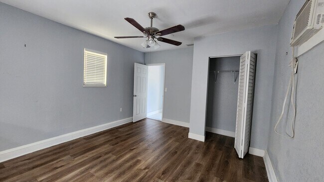 Building Photo - 2205 Calexico Way S