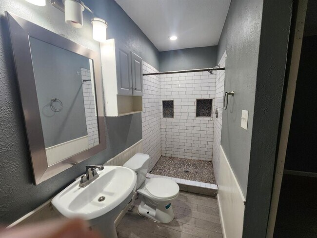 Building Photo - 2808 Truxillo St