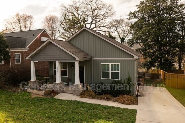 Building Photo - 933 E Churchwell Ave