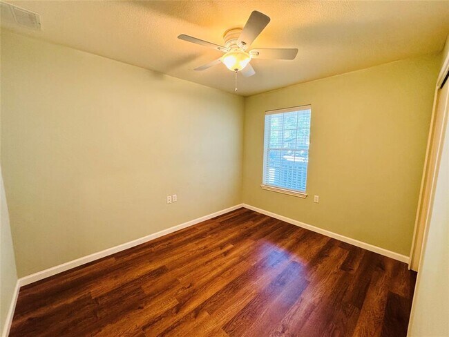 Foto del edificio - 8420 Twiggy Ln