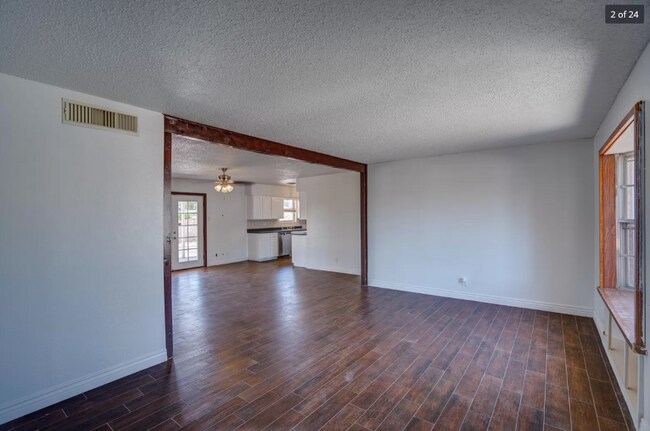 Foto del edificio - 5216 Bastille Ave