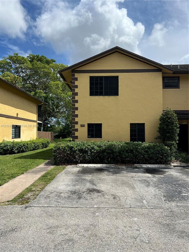 Foto del edificio - 1126 NE 209th Terrace