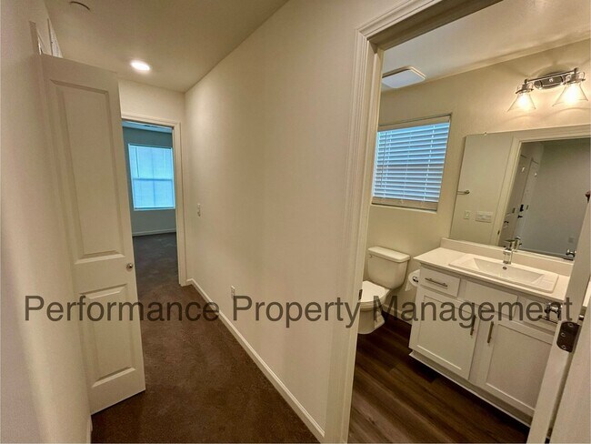 Building Photo - Newer 4 Bed/2 Bath Home w/ Solar, RBP & Se...
