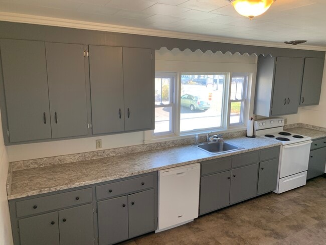 Kitchen - 88 Roxbury St