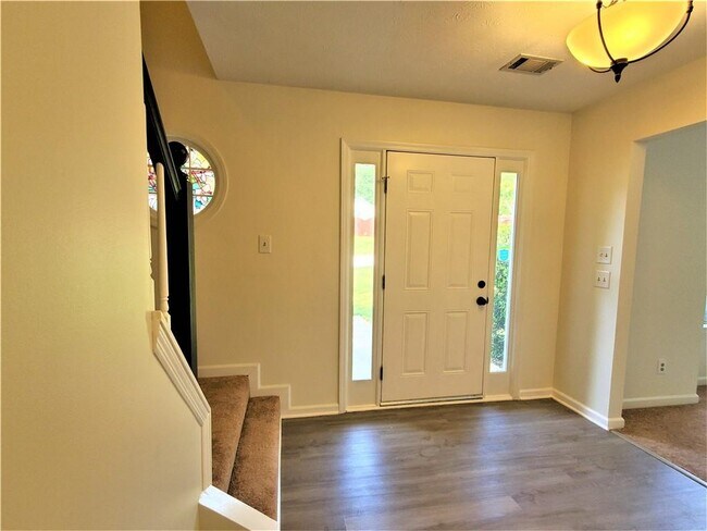 Building Photo - 190 Radner Run