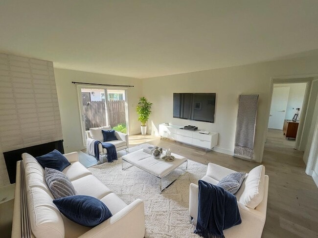 Building Photo - 2024 E Commonwealth Ave