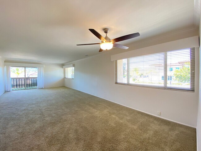 Foto del edificio - Beautiful corner condo in Lake San Marcos