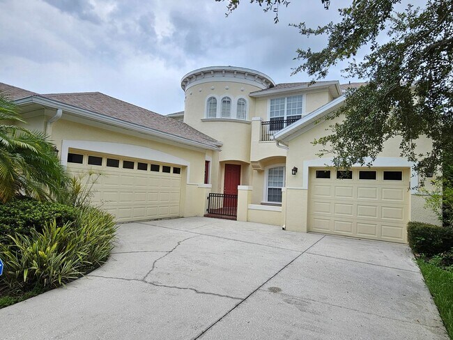 Building Photo - 4 bedroom, 4 bathroom, 3 car garage on con...
