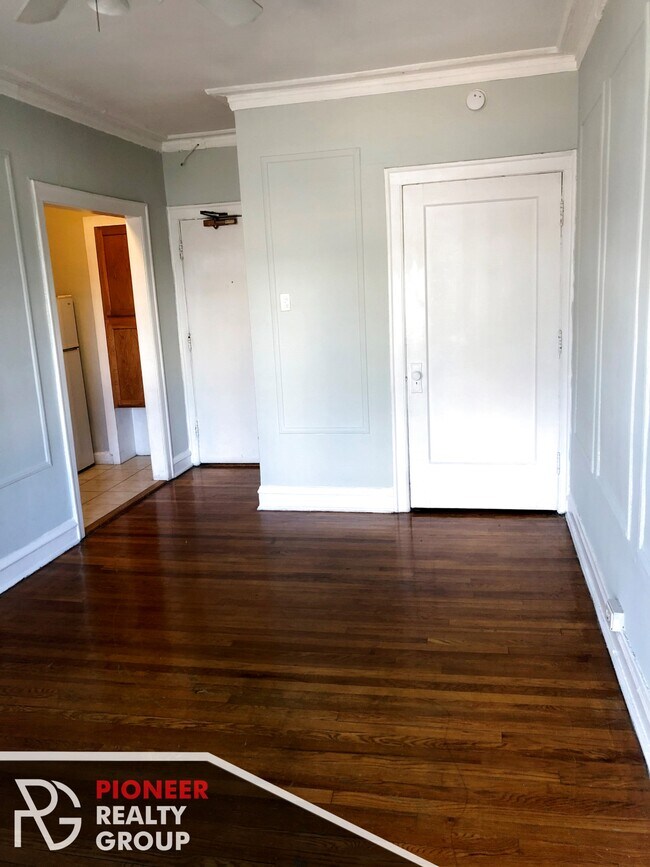 Building Photo - 1164 N Dearborn St