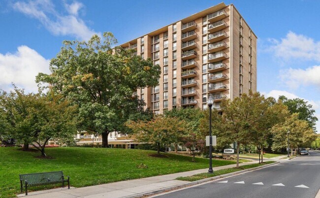 Building Photo - 4600 S Four Mile Run Dr