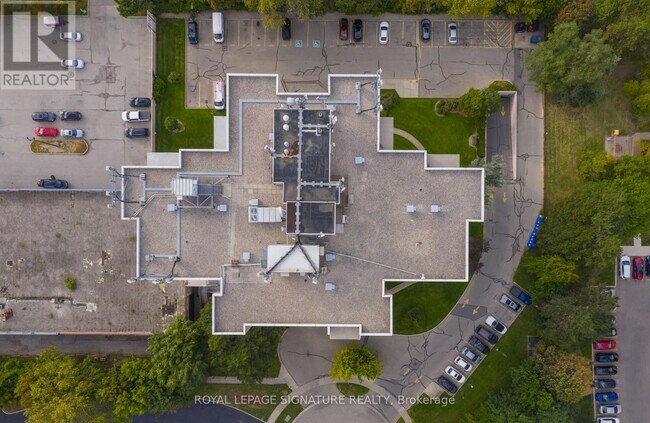 Photo du bâtiment - 975 Warwick Ct