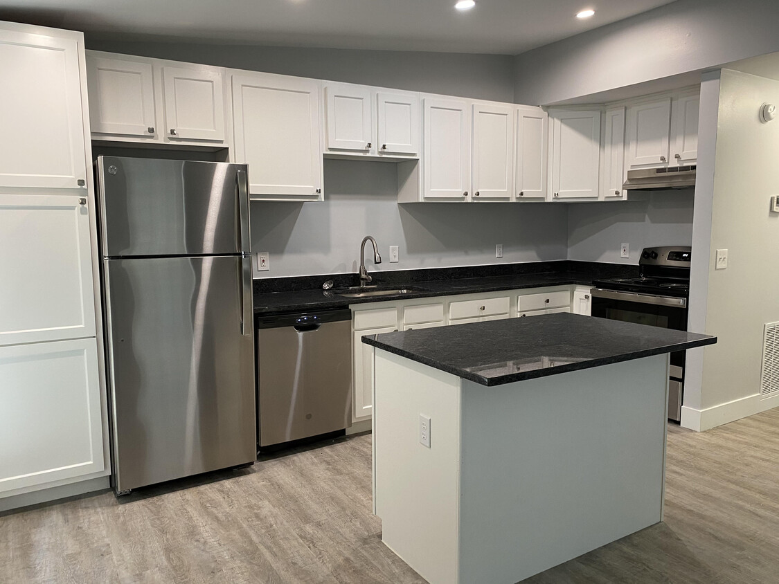 Kent-Newly renovados - Woodridge Apartments