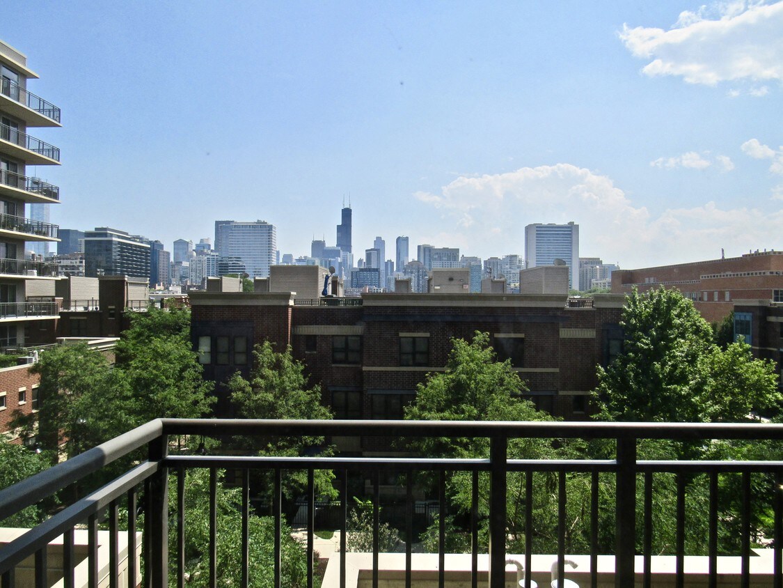 Foto principal - 437 W Division St