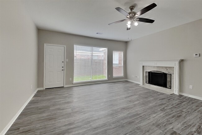 Foto del edificio - 19034 Village Maple Ct