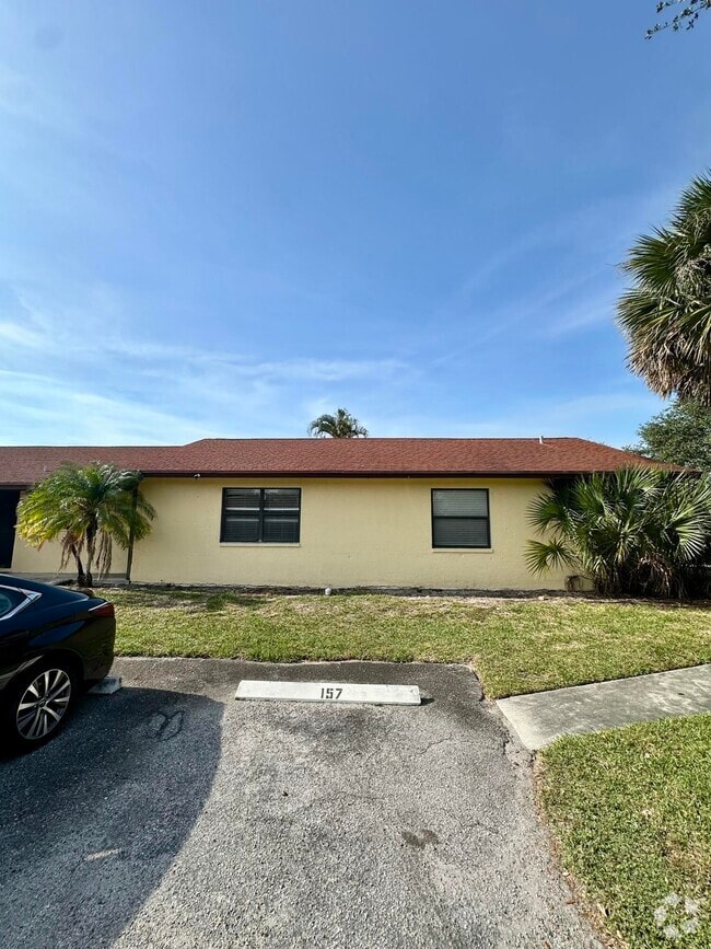 Building Photo - 452 Glenwood Dr