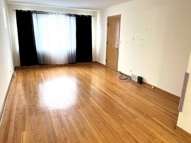 Foto del edificio - 6672 W Devon Ave