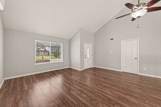 Building Photo - 1806 Foxlake Dr