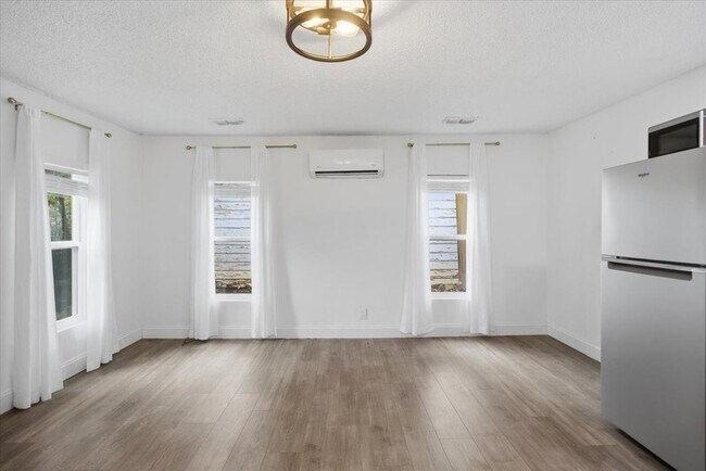 Foto del edificio - 4024 Collinwood Ave