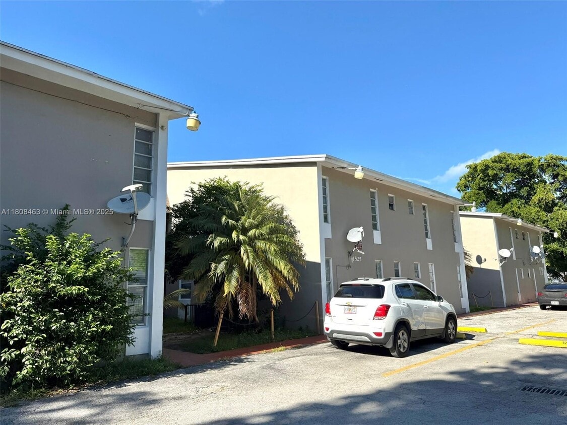 Foto principal - 1525 NW 19th Terrace