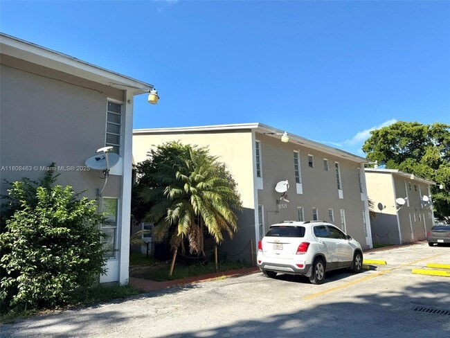 Building Photo - 1525 NW 19th Terrace