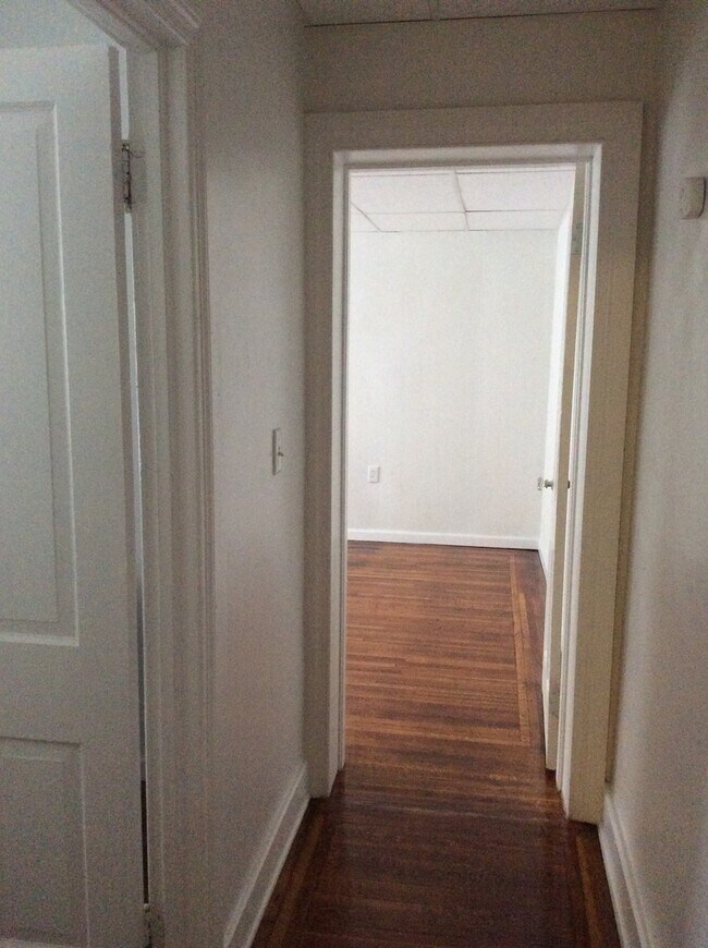 Building Photo - Newton Square Area near Penn Market!