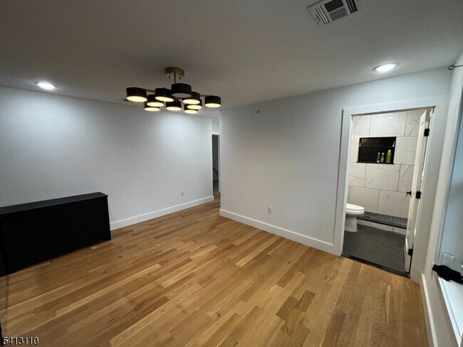 Foto del edificio - 81 N Clinton St