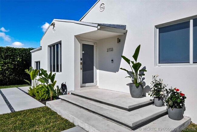 Building Photo - 2733 SW 15th St