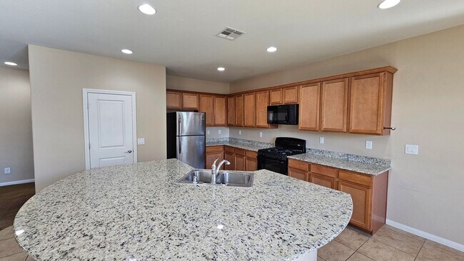 Foto del edificio - Large 4 bedroom in gated Stetson Trails Community