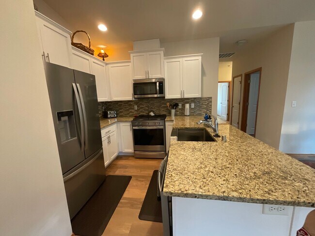 Building Photo - 2 Bed, 2 Bath Single Story Home with Garage