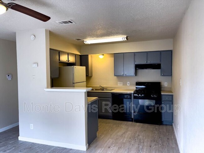 Building Photo - 1203 Southport Dr