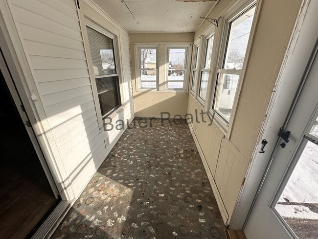 Building Photo - Renovated Two Bedroom Home