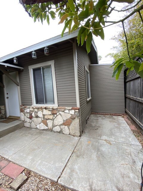 Foto del edificio - 649 Santa Clara Ave