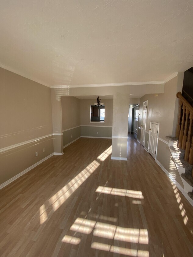 Primary Photo - 1017 Eastgate Dr