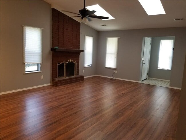 Building Photo - 914 Turtle Creek Dr