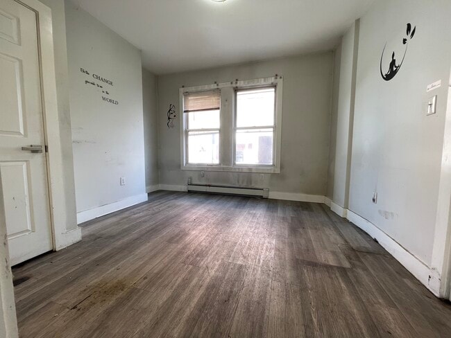 191 Wegman Pkwy 1R - 187 Wegman Pky