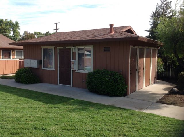 Building Photo - 1229 W Roseburg Ave