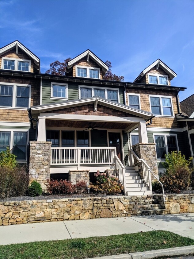 Primary Photo - Luxurious Cheshire Village Town-home!