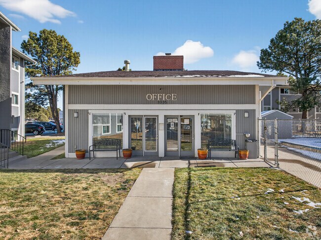 Building Photo - Greencrest Apartments