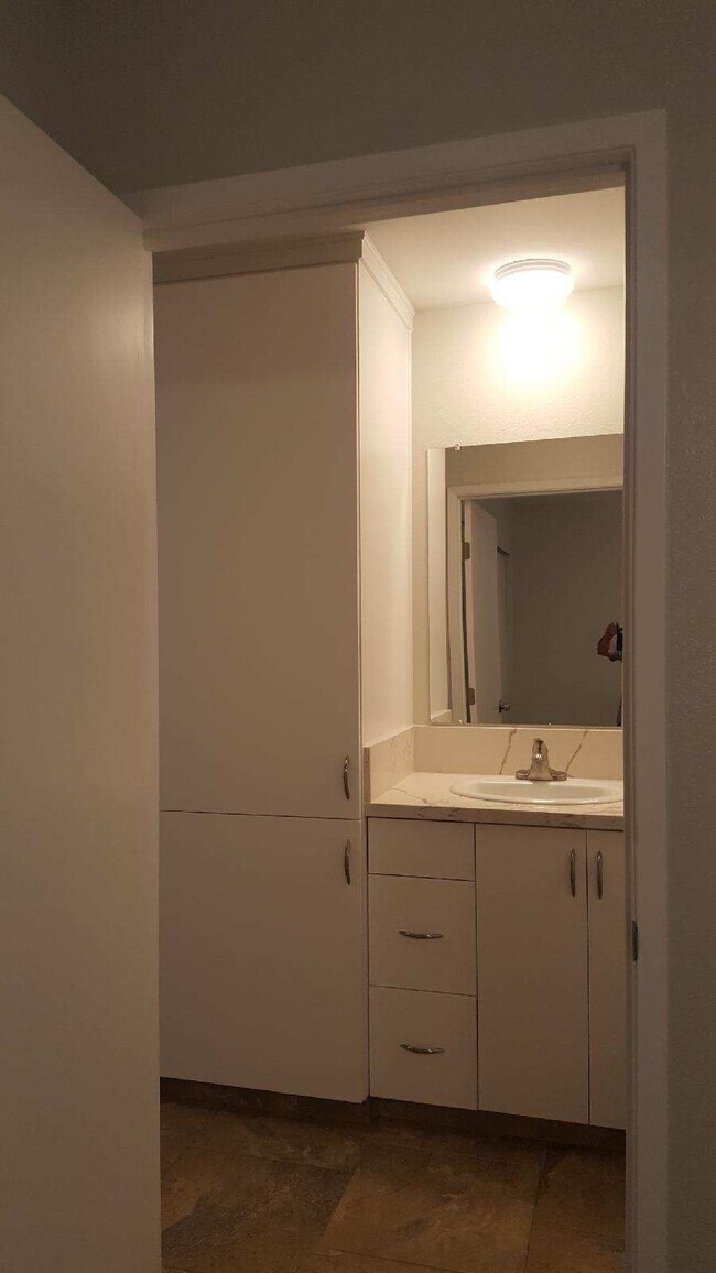 Foto del edificio - 14828 Parthenia St