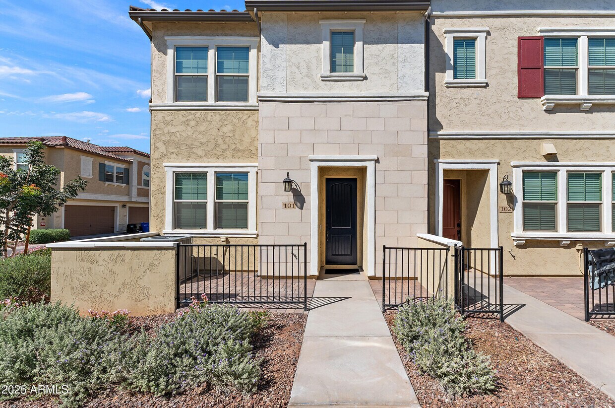 Foto principal - 1821 E Bernie Ln