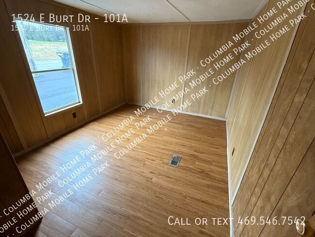 Building Photo - 1524 E Burt Dr