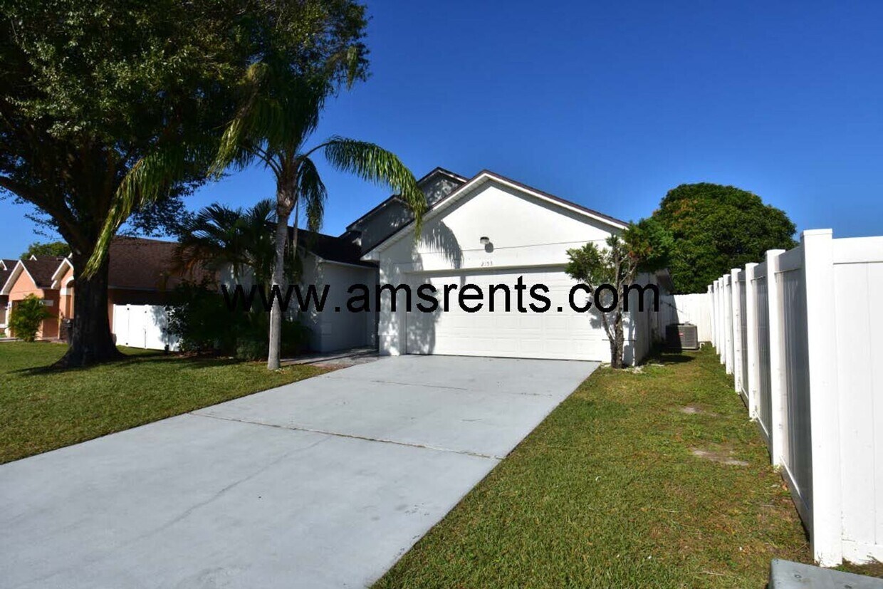 Foto principal - Pool House in Remington Pointe